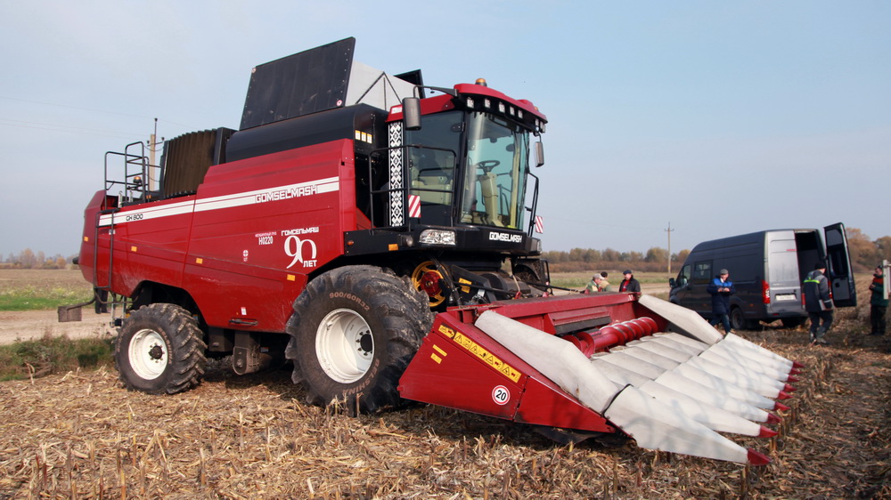 ЗЕРНОУБОРОЧНЫЙ КОМБАЙН GH800